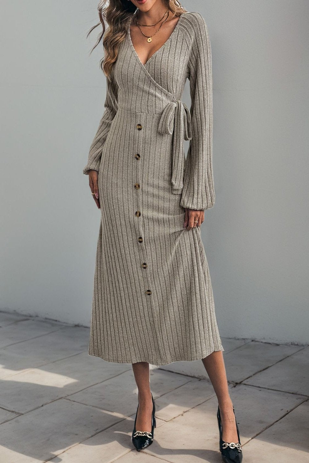 Ribbed V-neck tied long sleeve dress